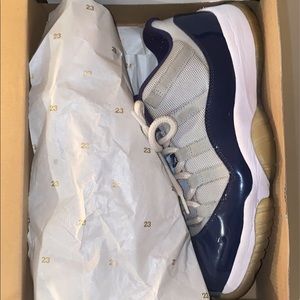 Air Jordan 11 Low (Georgetown)